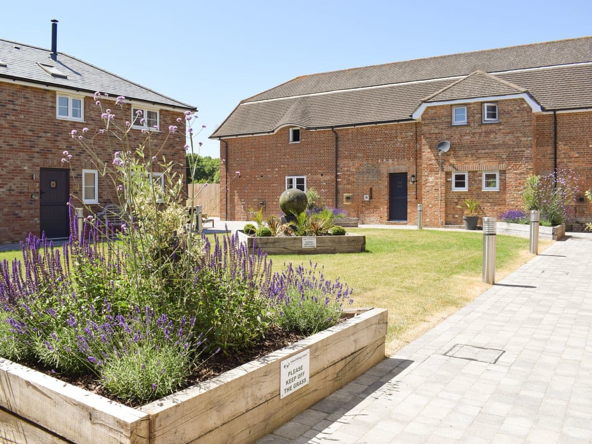 Island Riding Centre - The Gallops quadrangle courtyard gardens